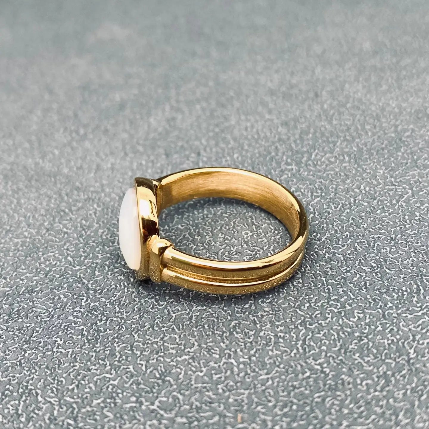 Inlaid Oval Shell 18K Gold Plated Stainless Steel Ring